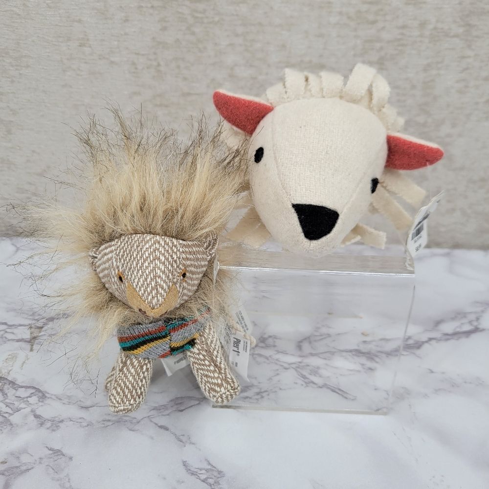 Peir 1 One Plush Lion Ornament and Magnetic Lion Head Mount Lot